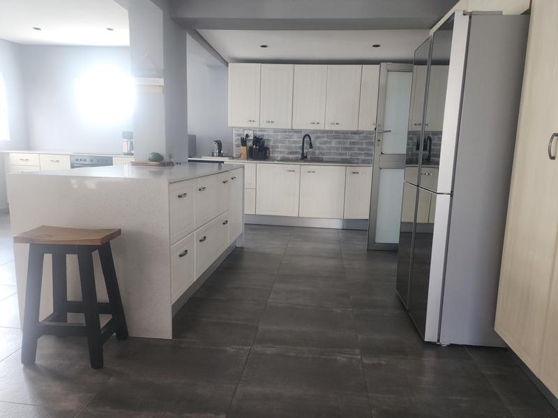 4 Bedroom Property for Sale in Pelikan Park Western Cape